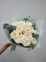 12 White Roses