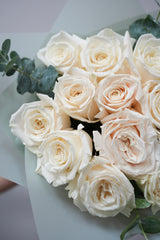 12 White Roses
