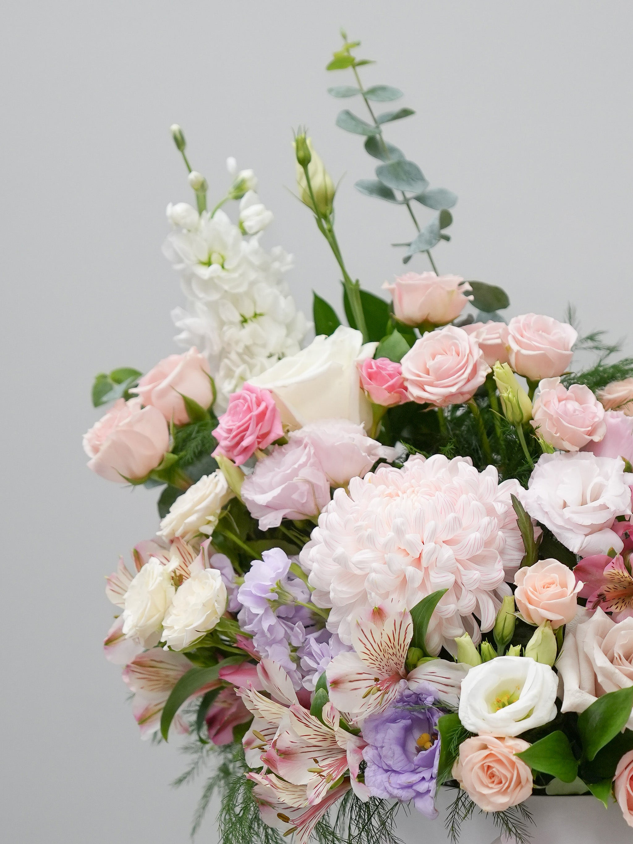 Mix of Floral Colors Round Box