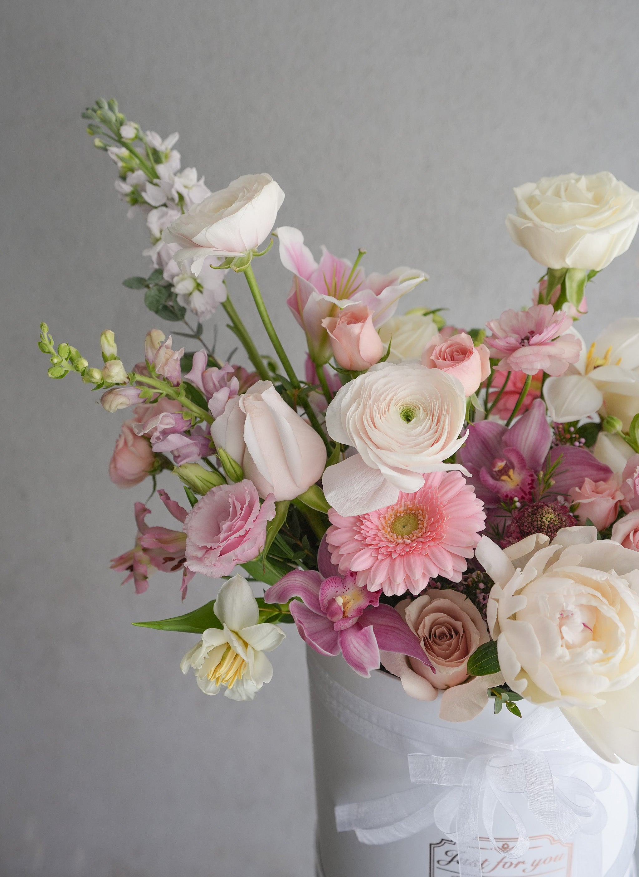 Mix of Floral Colors Round Box