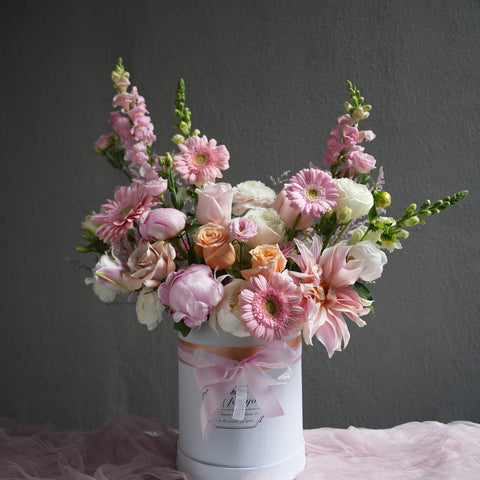 Mix of Floral Colors Round Box