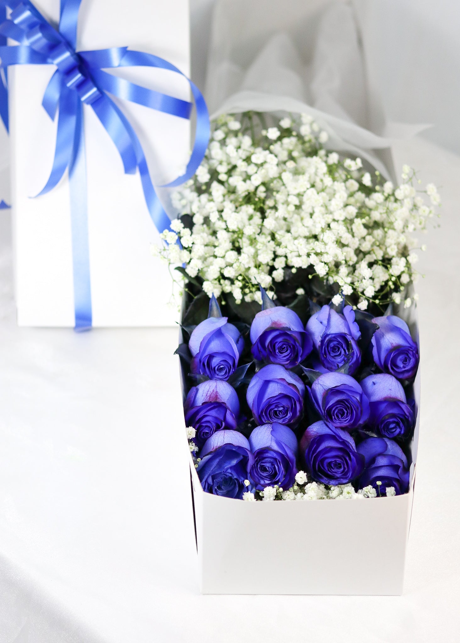 12 Blue Rose Box