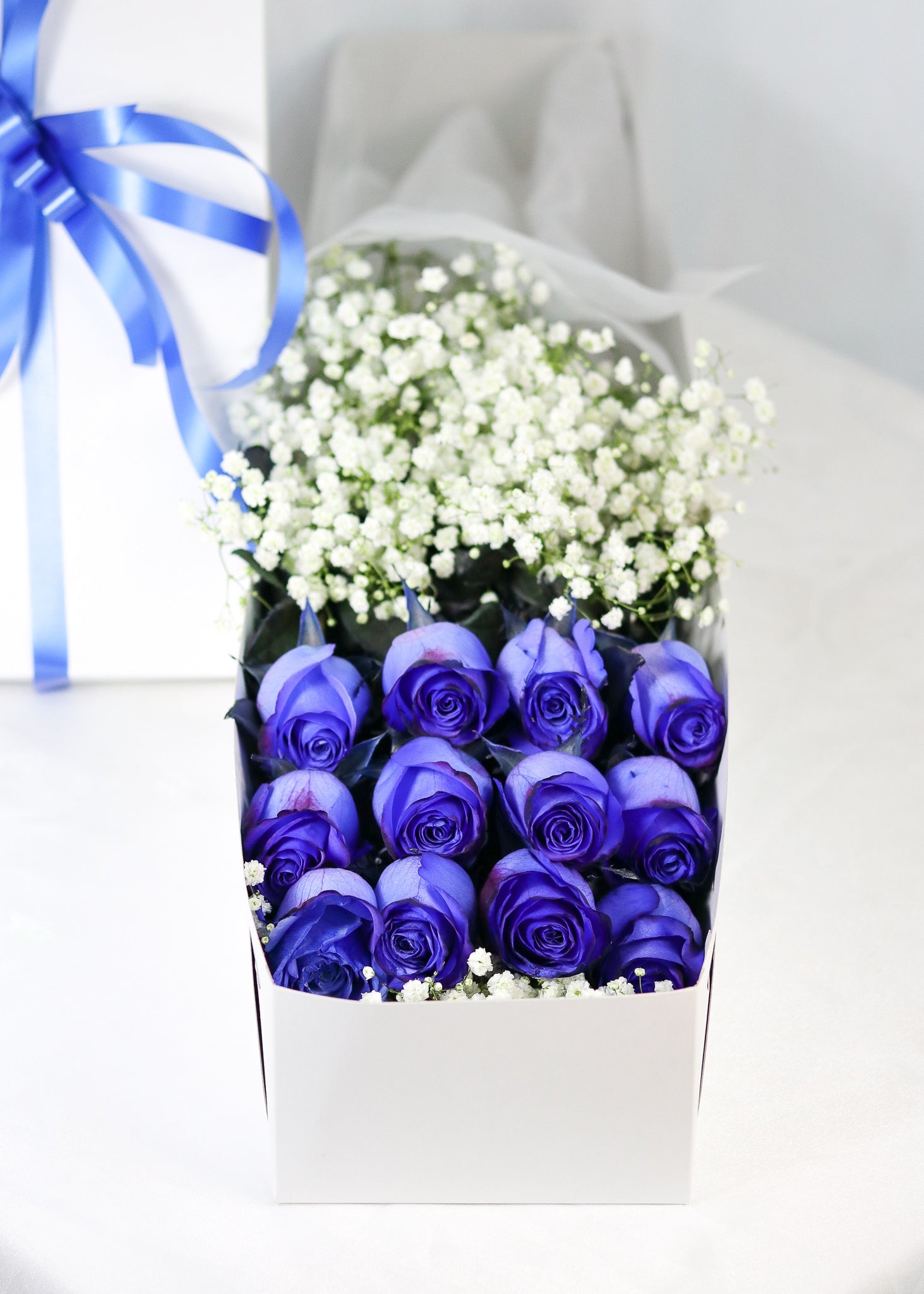 12 Blue Rose Box