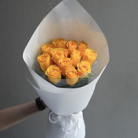 12 Yellow Roses