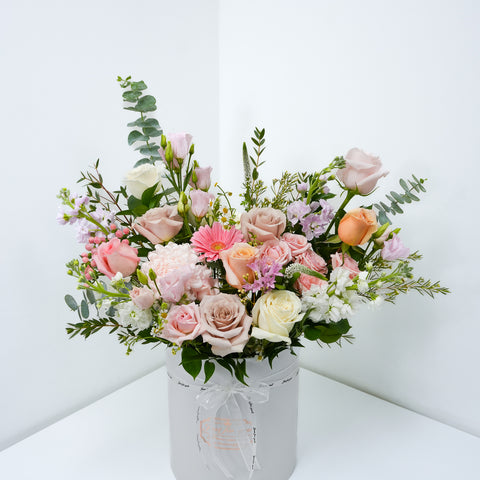 [VD] Mix of Floral Colors Round Box