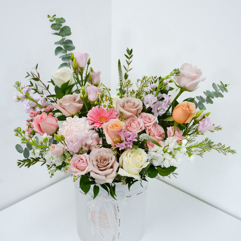 [VD] Mix of Floral Colors Round Box