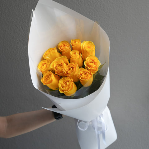 12 Yellow Roses