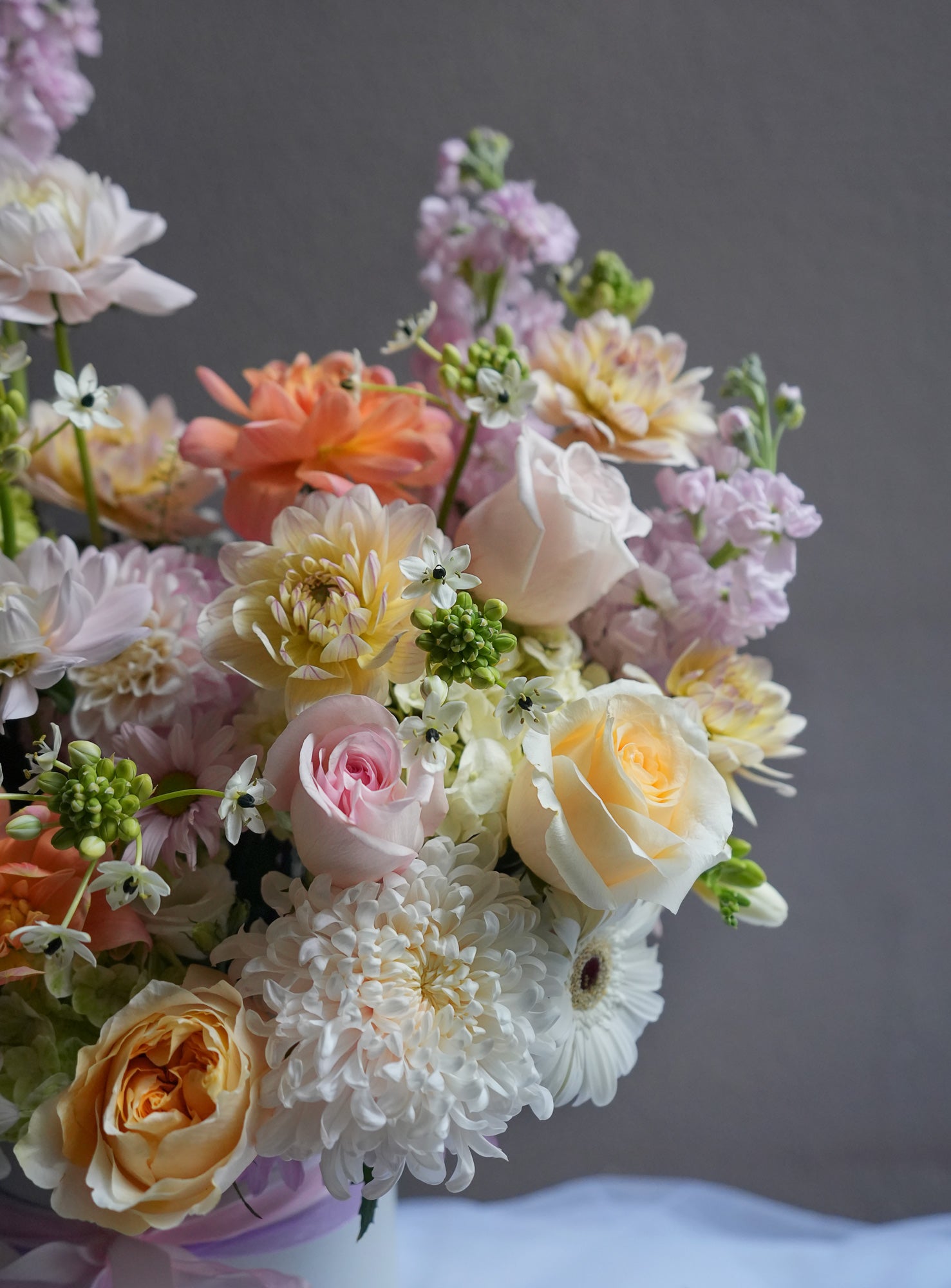 Romantic Bloom Round Box