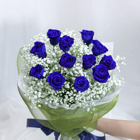 Blue Preserved Roses with Baby's Breath