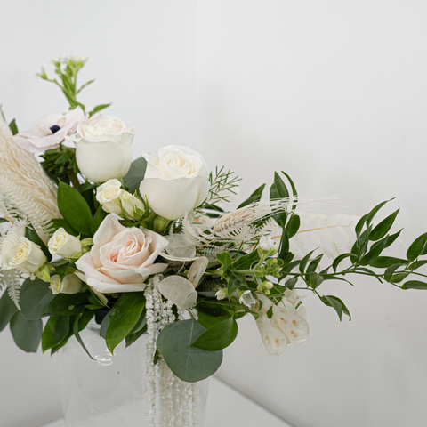 White Breeze Welcome Centerpiece